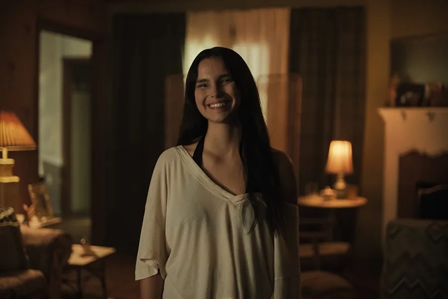 Inde Navarrette es Nikki en 'Obsession', una producción de Focus Features.