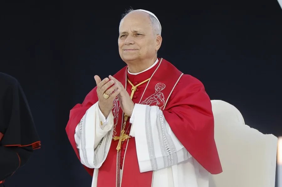 PAPA LLEGA A CANARIAS