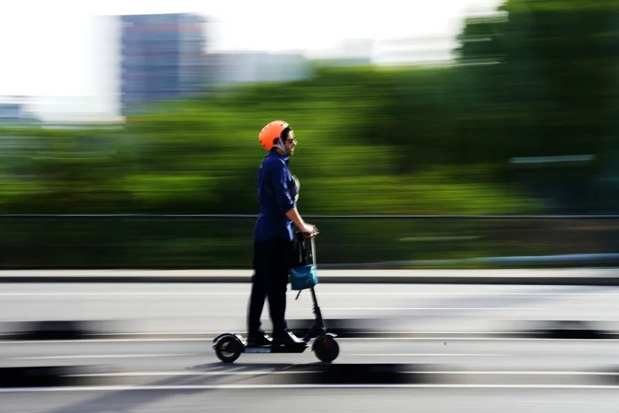 patinetes edad casco