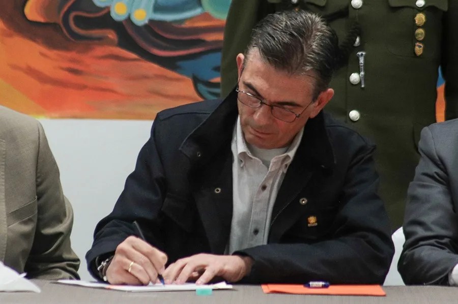 Paz promulga una ley que regula los estados de excepción en la sexta semana de protestas en Bolivia