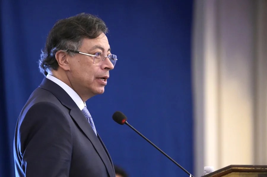 Petro ordena "ofensiva total" contra disidencias de las FARC en el suroeste de Colombia