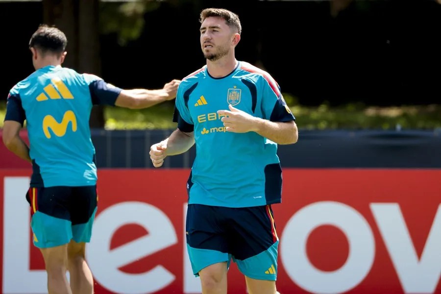 Laporte, con el grupo en un entrenamiento marcado por el calor