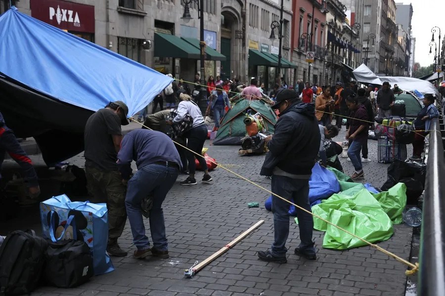 Los maestros de México levantan las protestas en la capital y Oaxaca tras acuerdos con el Gobierno