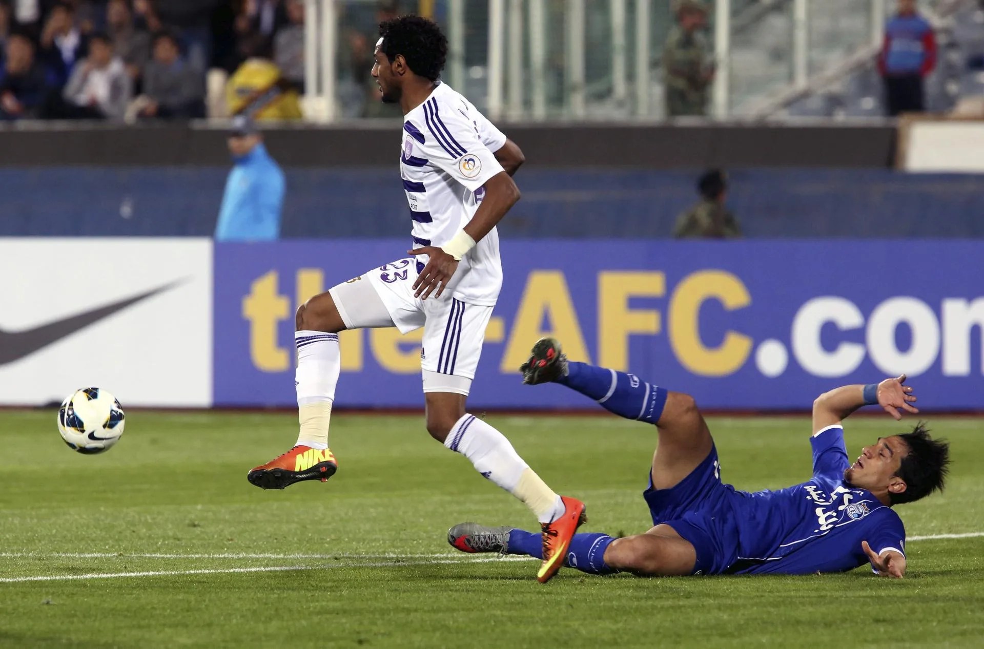 [FILE] Iran's Esteghlal Farzad Hatami (L) in action with UAE's Al-Ain Ahmad Gharib (R) during their AFC Champions League group D football match at Azadi stadium in Tehran, Iran, 13 March 2013. EPA/ABEDIN TAHERKENAREH EPA/ABEDIN TAHERKENAREH
