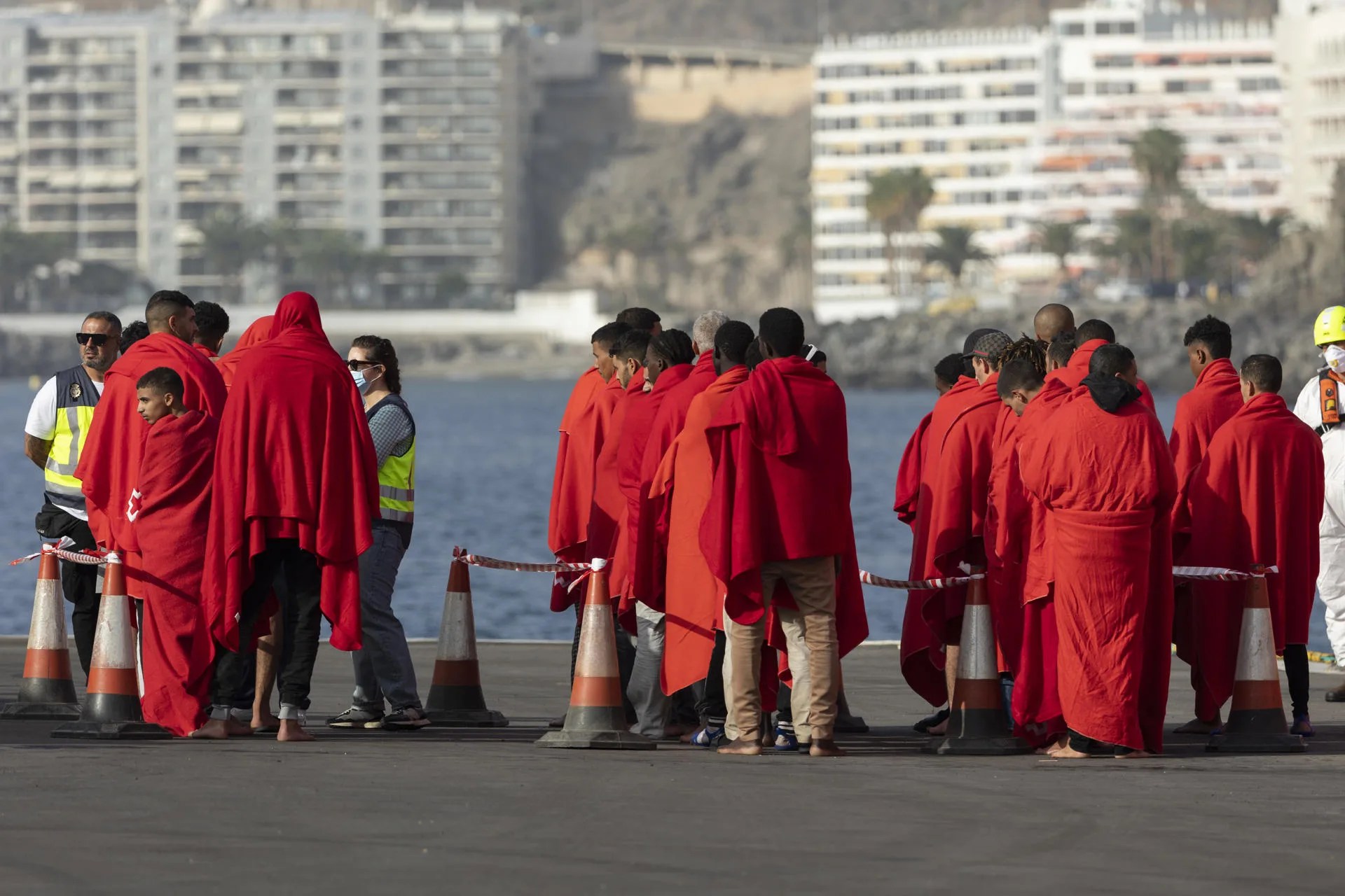 Foto de archivo de la llegada a Arguineguín (Gran Canaria) de medio centenar de inmigrantes rescatados de una lancha neumática, sin relación con los hechos. EFE/Quique Curbelo