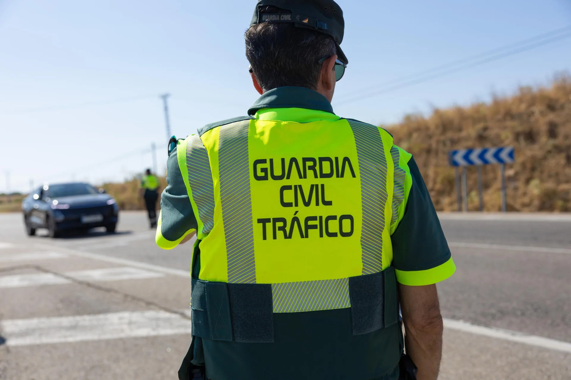 Imagen de archivo de un agente de la Guardia Civil de Tráfico. EFE/Ángeles Visdómine/Archivo