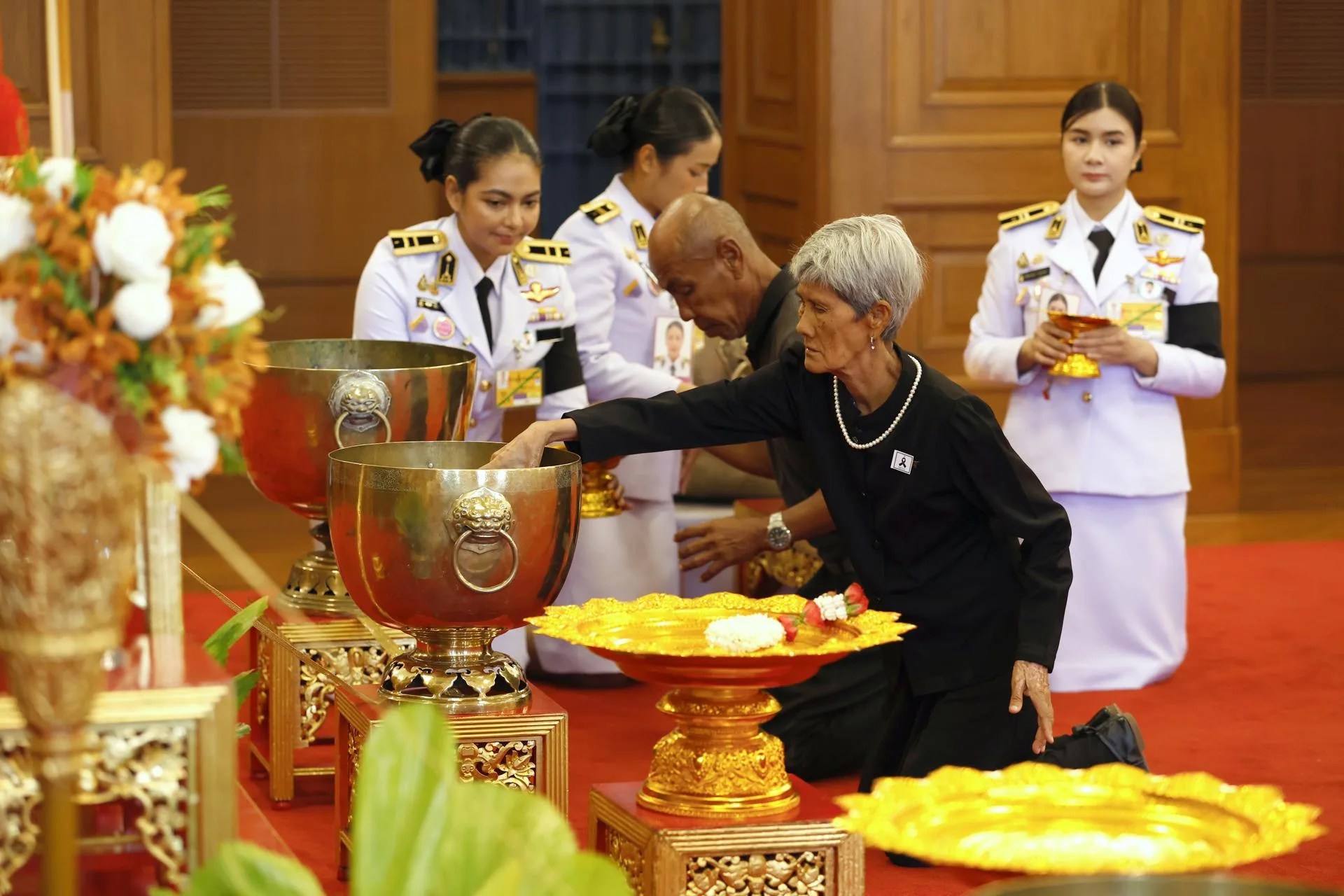 Thai mourners pour water during a royal funeral bathing ceremony for the late Thai Princess Bajrakitiyabha at Sahathai Samakhom Pavilion in the Grand Palace in Bangkok, Thailand, 13 June 2026. EFE/EPA/RUNGROJ YONGRIT
