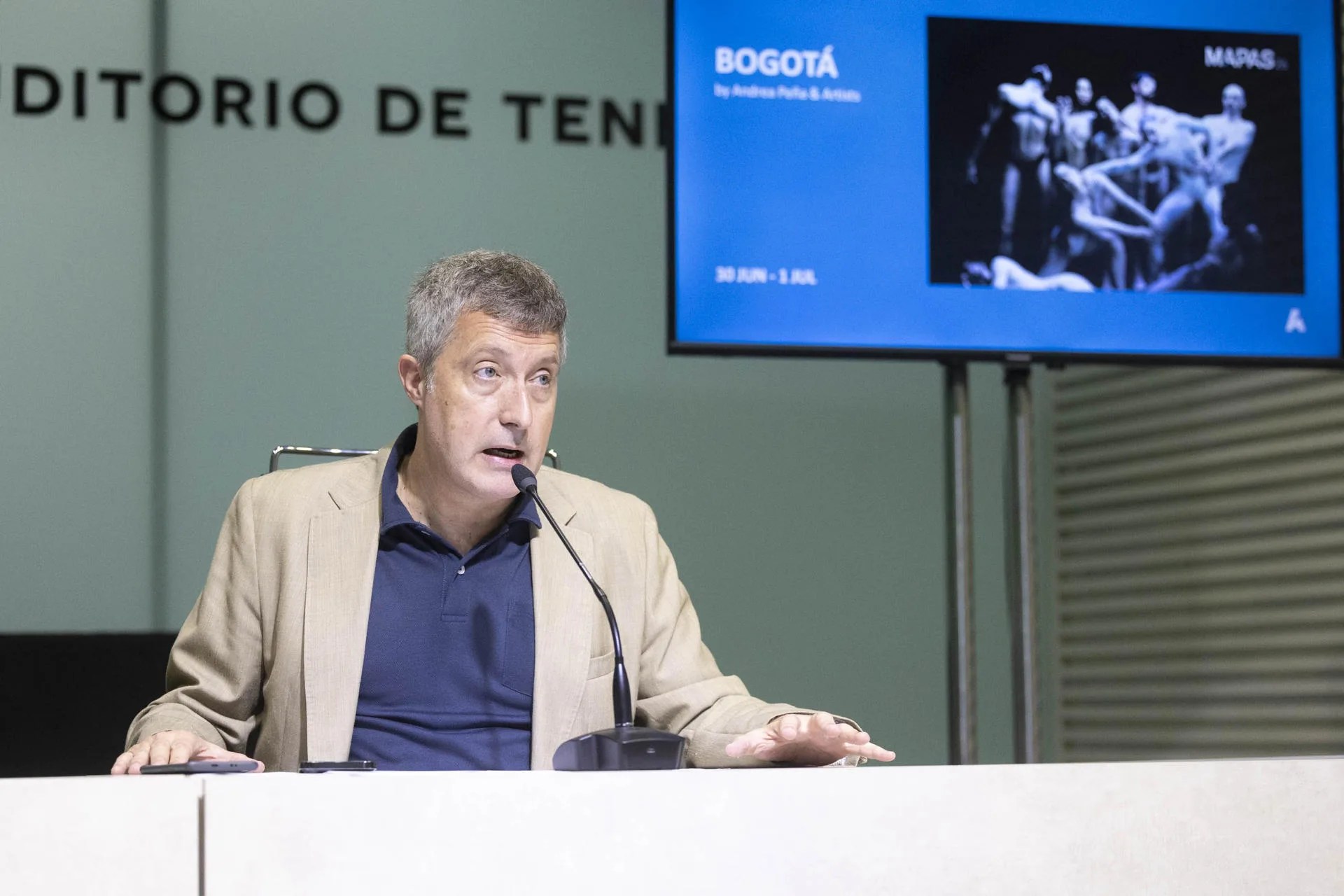 El director artístico de Auditorio de Tenerife, José Luis Rivero, durante la presentación en la mañana de hoy de la nueva temporada de MAPAS, que se celebrará del 30 de junio al 24 de julio de 2026 con seis espectáculos de danza de gran formato. EFE/Miguel Barreto