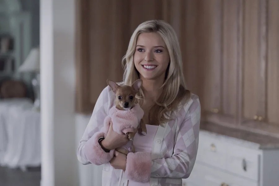 La actriz Lexi Minetree, en el papel de Elle Woods, en una escena de la serie 'Elle'.