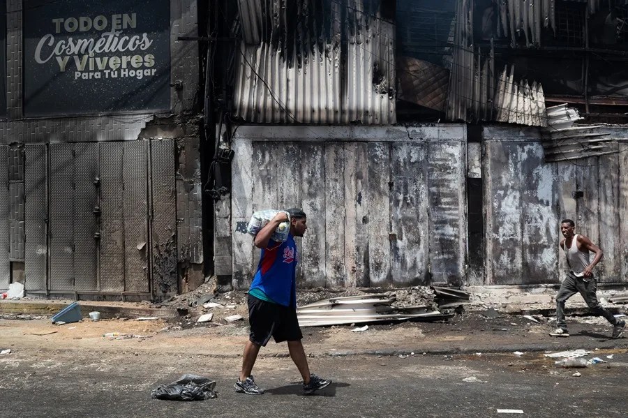 Los saqueos y la desesperación marcan la emergencia en Venezuela tras los terremotos