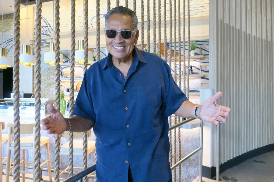 Tito Nieves prefiere la salsa de la calle, pero su lado romántico es el que "enamora"