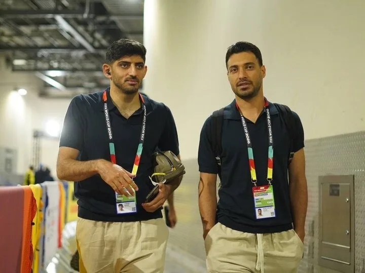 El jugador Mehdi Torabi (i).