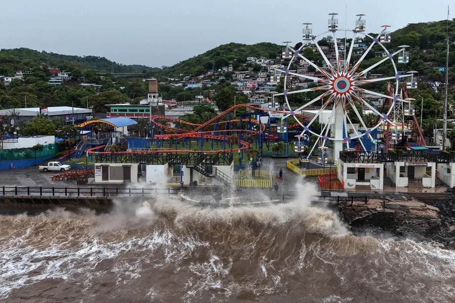 La tormenta Cristina deja a más de 200 personas en albergues e inundaciones en El Salvador