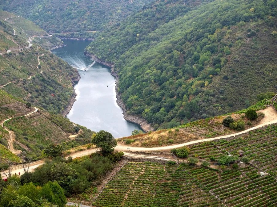 Vista desde un globo cautivo del Cañón del Sil, en la Ribeira Sacra