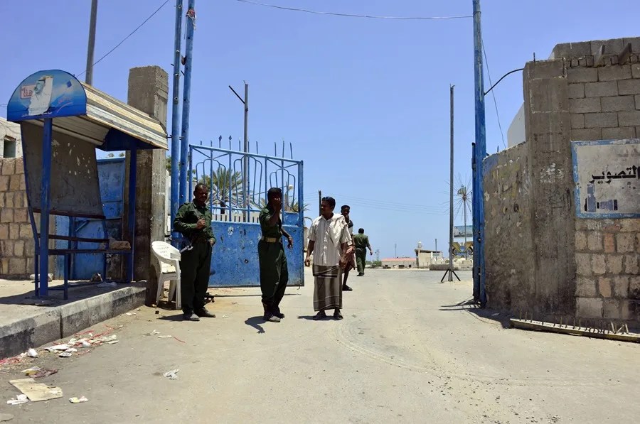 Soldados yemeníes en la ciudad de Mukalla, donde se ha producido el atentado