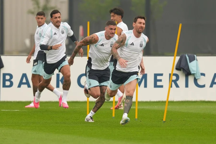 Argentina pudo comenzar entrenamiento y Scaloni evalúa hacer cambios en el once