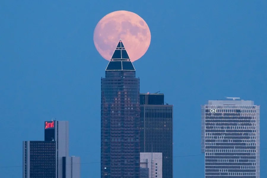 perfil urbano del distrito financiero de Fráncfort del Meno, Alemania