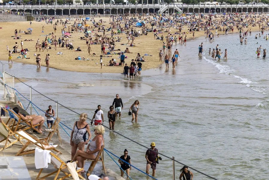 El uso privado restringe el acceso de los ciudadanos a playas públicas en Europa