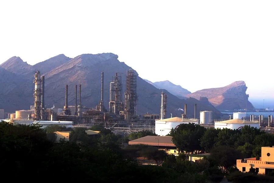El brent se dispara más de un 4%