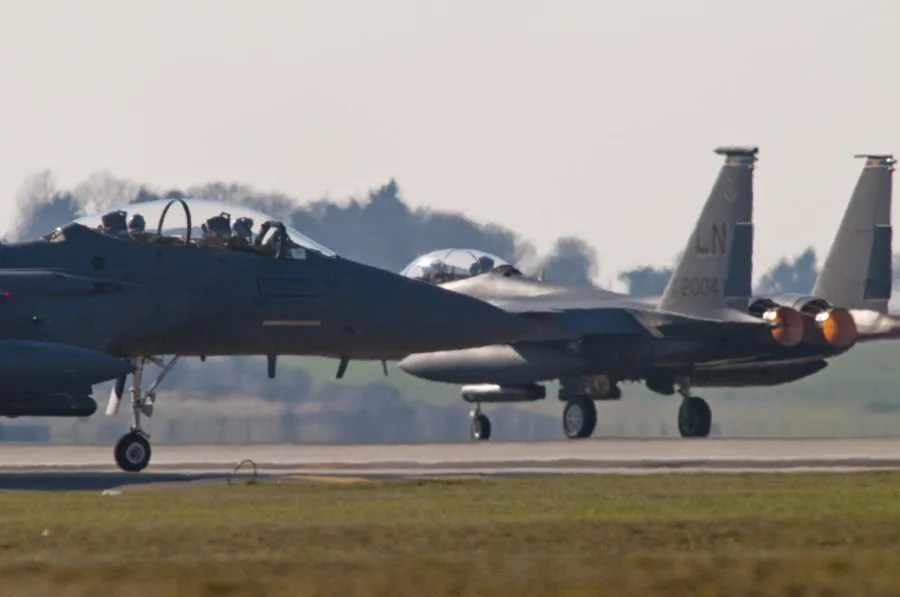 EE. UU. bombardea objetivos militares en Irán dejando 14 muertos y decenas de heridos