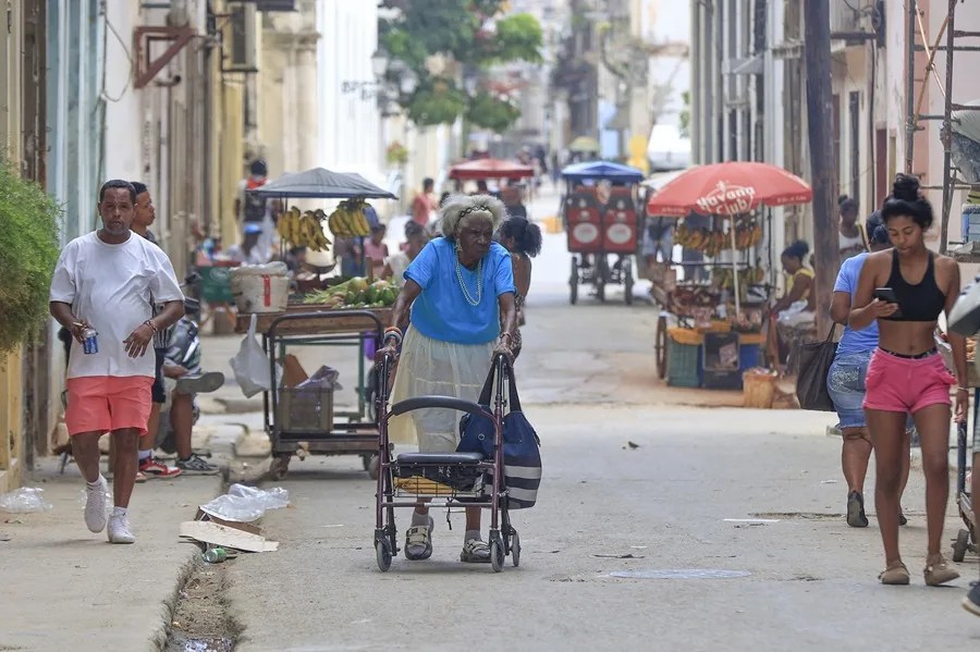 Cuba anuncia la eliminación de 92.000 puestos de trabajo públicos en las próximas semanas