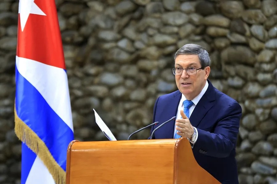 Cuba tacha de “subordinación” el anuncio de De la Espriella de cortar vínculos de Colombia con la isla