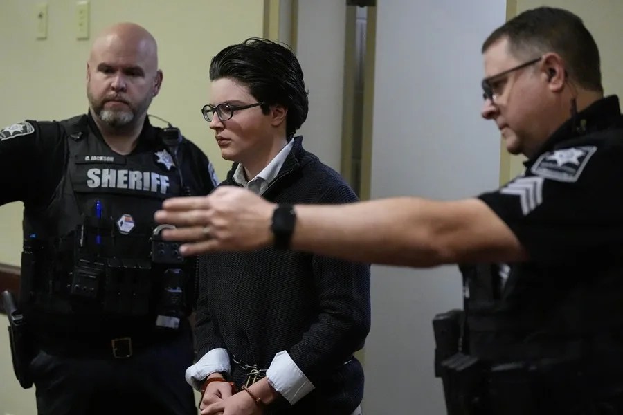 Juez de EE.UU. sentencia a cadena perpetua al joven autor de un tiroteo escolar en Georgia
