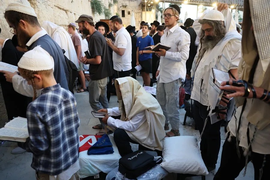 Más de 3.000 colonos israelíes entran en la Explanada de la Mezquitas para rezar