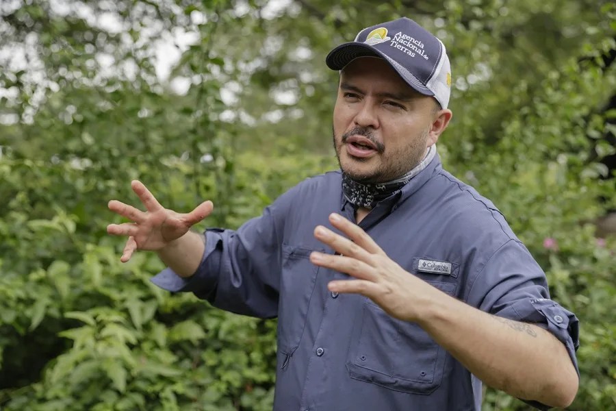 El director de la Agencia Nacional de Tierras de Colombia: El latifundio "tiene amigos poderosos"