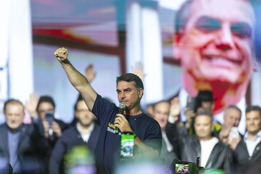El partido de Lula denuncia a Flávio Bolsonaro ante la Justicia Electoral de Brasil por ataques a las urnas