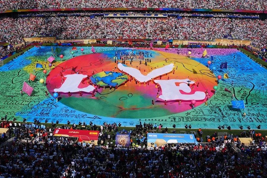 Fotografía que muestra el show de medio tiempo este domingo, en el partido de la final del Mundial de la FIFA 2026 entre España y Argentina en el estadio MetLife en Nueva Jersey (Estados Unidos). EFE/ Omar Alonso