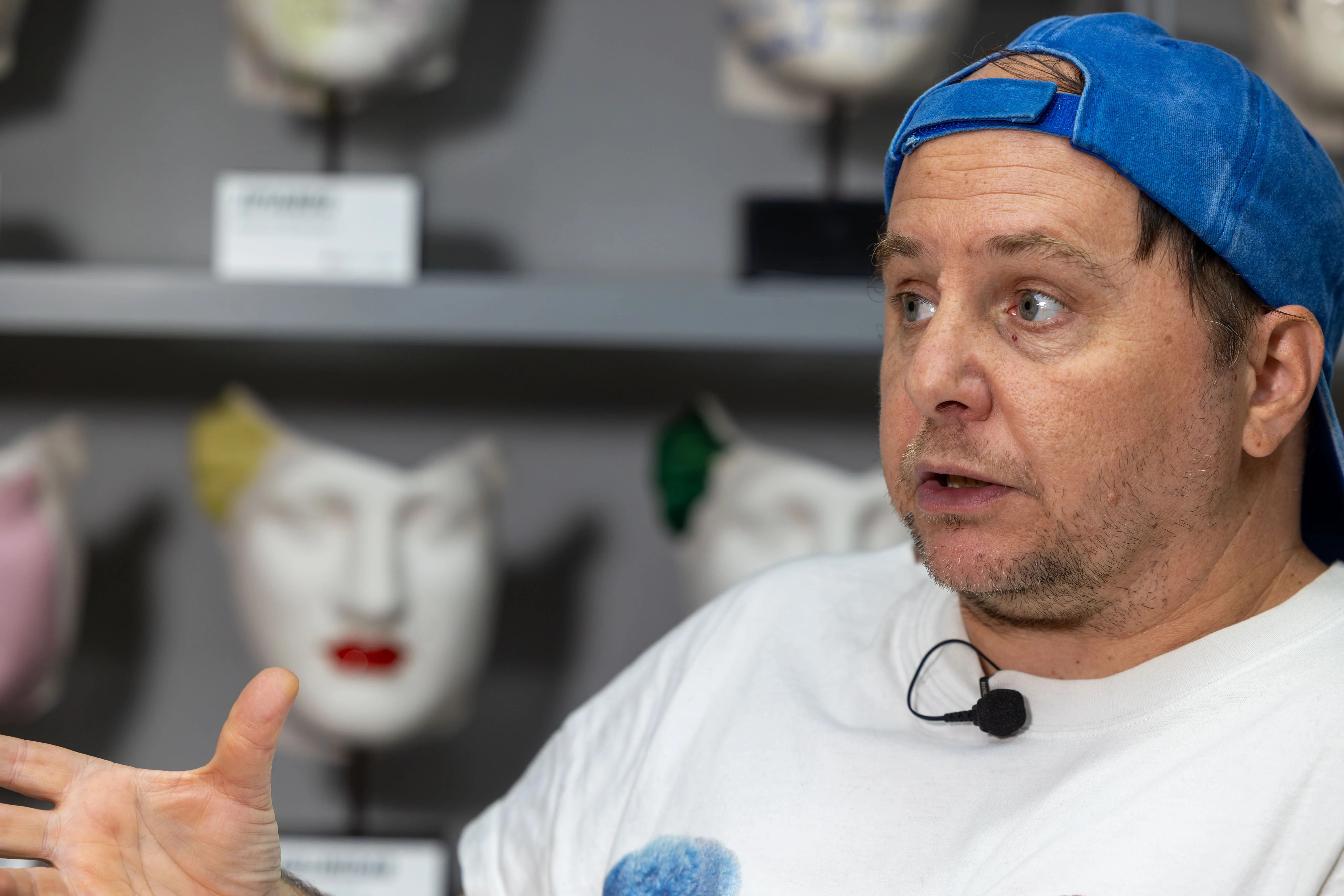MÉRIDA (ESPAÑA), 15/07/2026.- En una sociedad acostumbrada a vivir a altas revoluciones, el actor argentino Tomás Pozzi, que esta semana actúa en el Festival de Teatro Clásico de Mérida, reivindica en una entrevista a EFE el regreso a los pueblos para rescatar los rituales que ya se desmoronan en las grandes ciudades. EFE/ Jero Morales