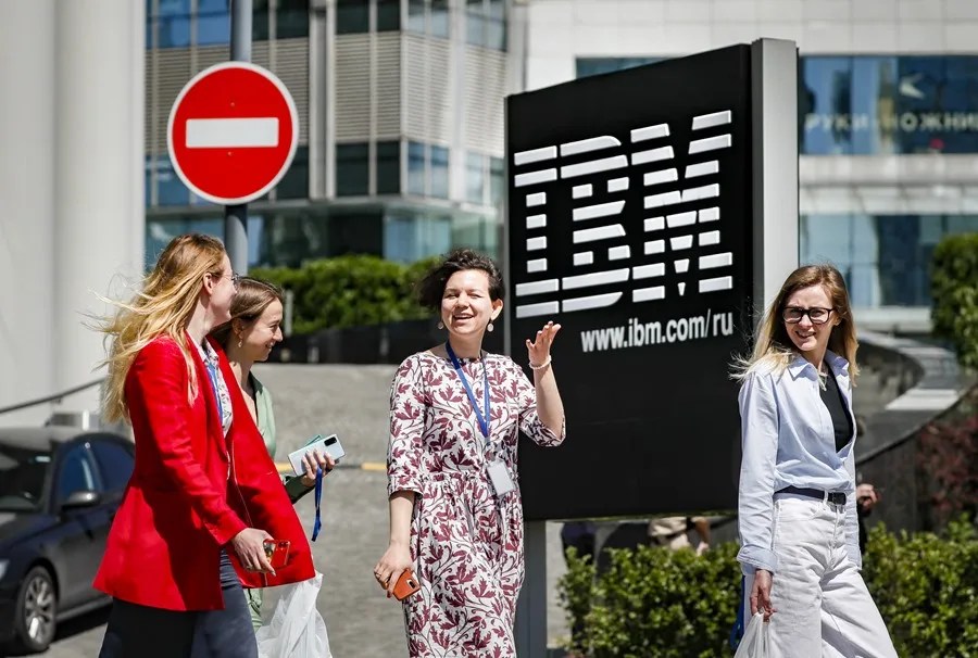 IBM gana 3.381 millones de dólares en el primer semestre, un 4 % más interanual