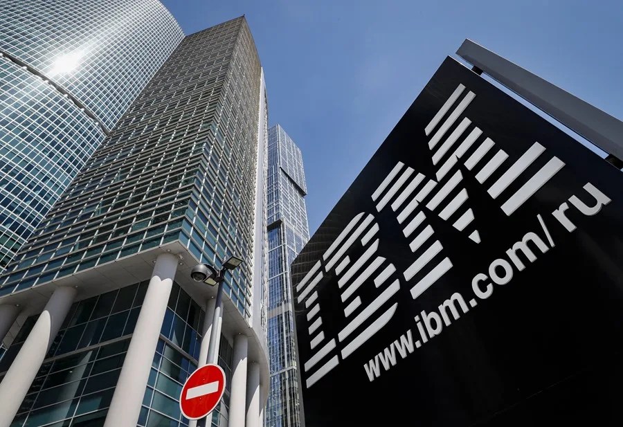 IBM gana 3.381 millones de dólares en el primer semestre, un 4 % más interanual