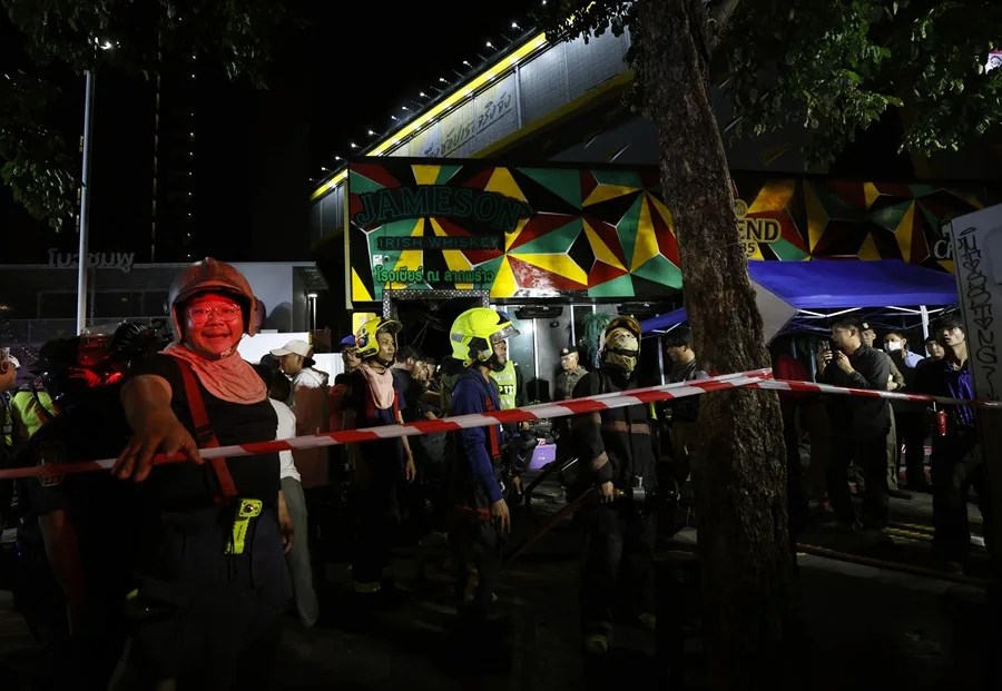 Al menos 27 personas mueren en el incendio de un bar de Bangkok