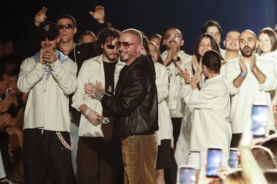 J Balvin muestra en sus redes la pasarela con la que inauguró Colombiamoda 2026