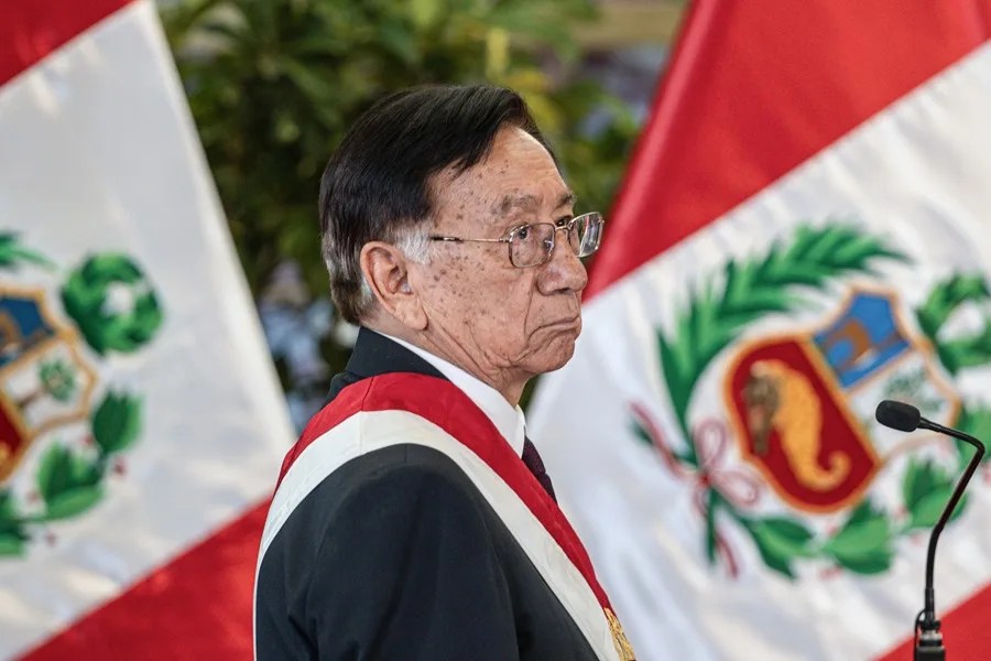El presidente interino de Perú solicita al Congreso que se le otorgue una pensión vitalicia