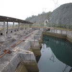BILBAO.- Vista de la antigua central nuclear de Lemoiz, cuyos terrenos acogerán un proyecto acuícola para la cría de lenguados, con una inversión público-privada de 170 millones de euros en los próximos diez años, que creará 200 empleos directos y 3.000 toneladas anuales de producción convirtiéndose en una economía azul. EFE/Luis Tejido