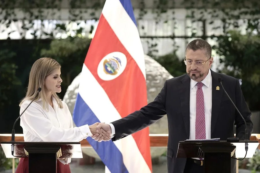 La presidenta de Costa Rica acusa de "golpistas" a los magistrados que prorrogan nombramientos en la Sala Constitucional