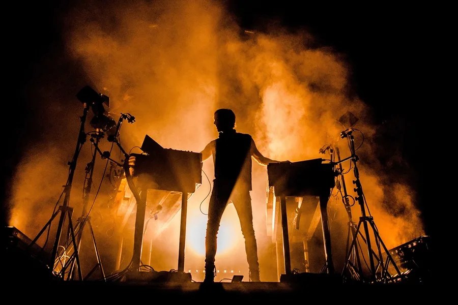 El artista canadiense Richie Hawtin, durante un concierto.