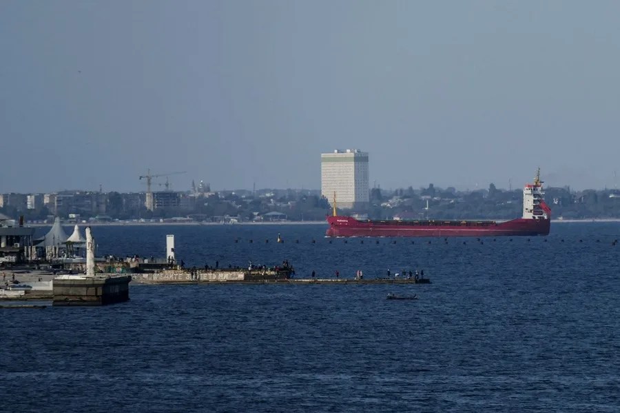 Ucrania suspende la actividad en todos su puertos
