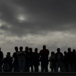 Asistentes durante el homenaje a las víctimas del naufragio del Villa de Pitanxo