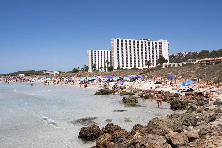 El uso privado restringe el acceso de los ciudadanos a playas públicas en Europa