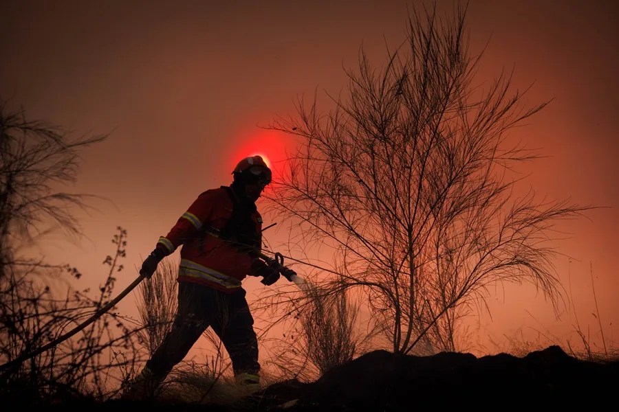 El fuego se extiende por el nordeste de Portugal