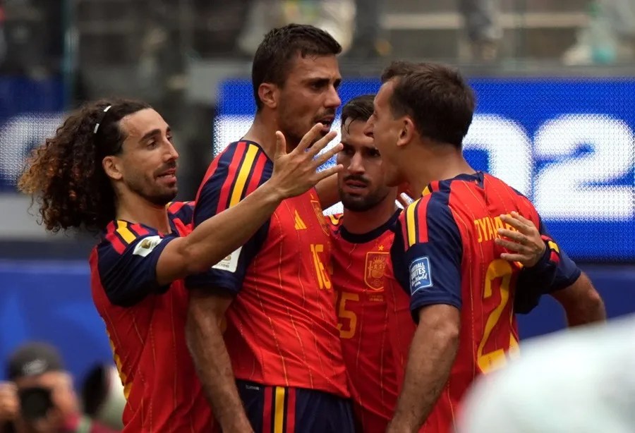 España elimina a Austria por 3-0 y se enfrentará a Portugal de Ronado en octavos