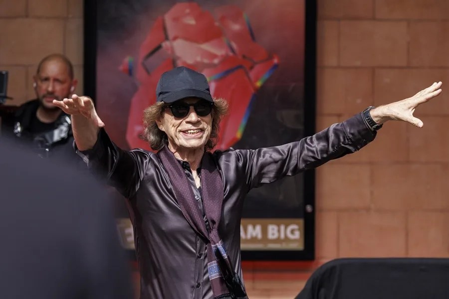 Y Mick Jagger lavó su mala fama con Inglaterra
