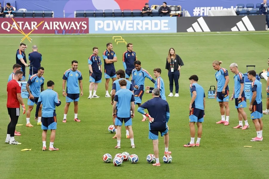 España ultima detalles en Los Ángeles con Víctor y Yeremyino; y en presencia de Villa