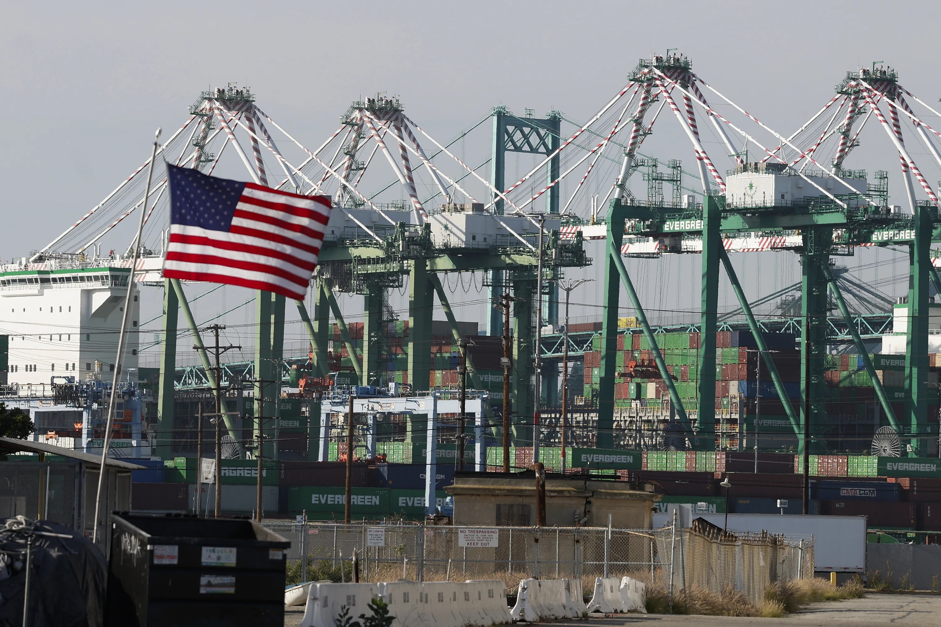 Trump impone aranceles de hasta el 12,5 % a 60 países por no combatir el trabajo forzoso
