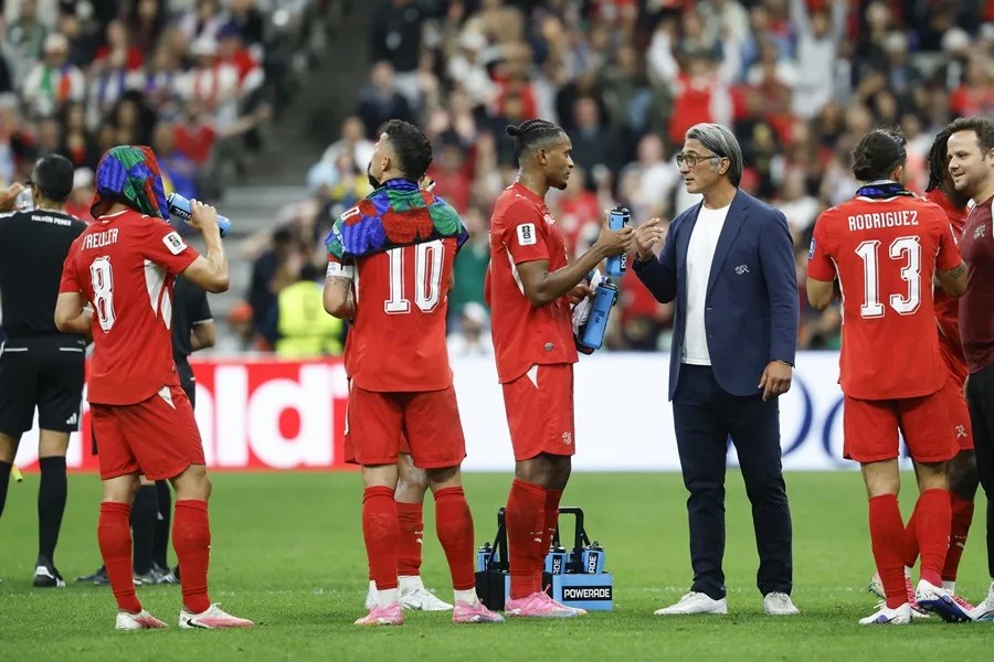 Suiza se clasifica para octavos al vencer por 2-0 a Argelia