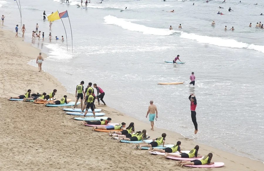 Trece comunidades en aviso por calor y lluvias